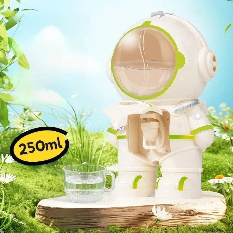 Astronaut drinking bottle for children - Image 9
